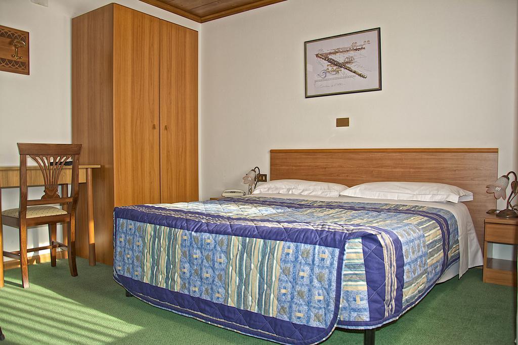 Albergo Ristorante Iris Auronzo di Cadore Kültér fotó