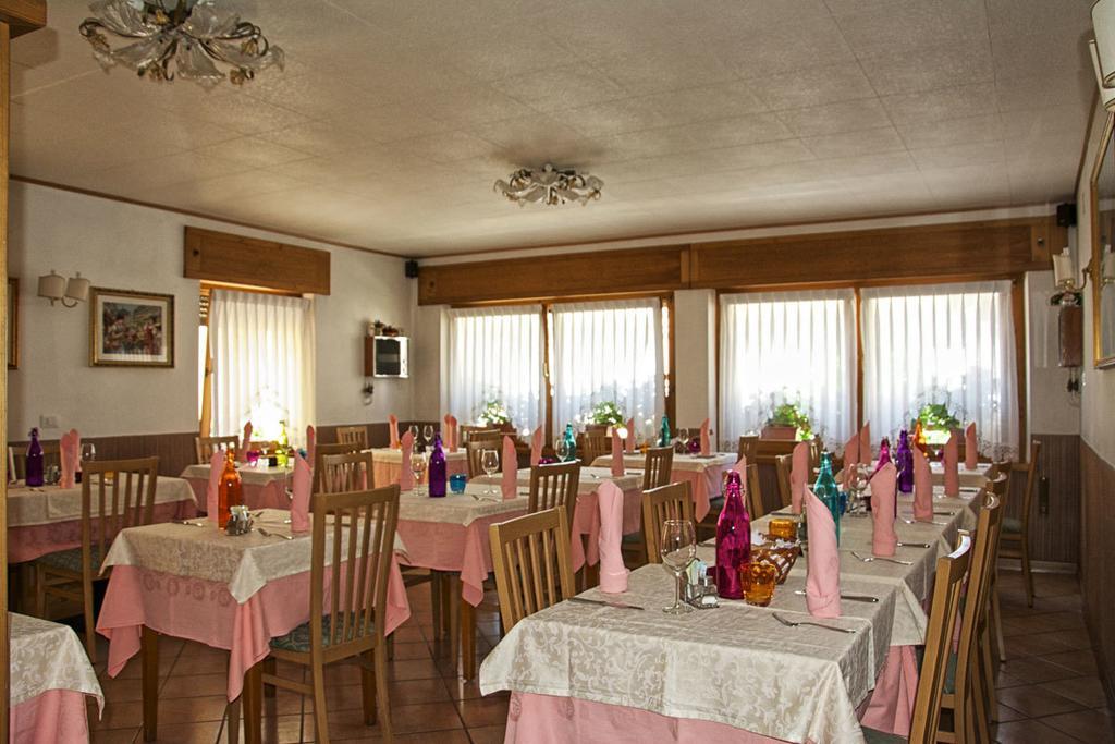 Albergo Ristorante Iris Auronzo di Cadore Kültér fotó