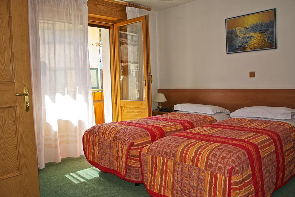 Albergo Ristorante Iris Auronzo di Cadore Kültér fotó