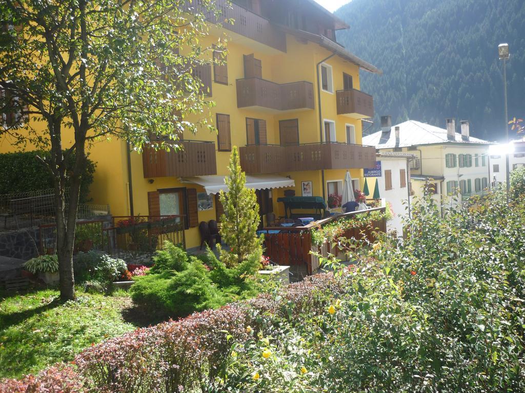 Albergo Ristorante Iris Auronzo di Cadore Kültér fotó